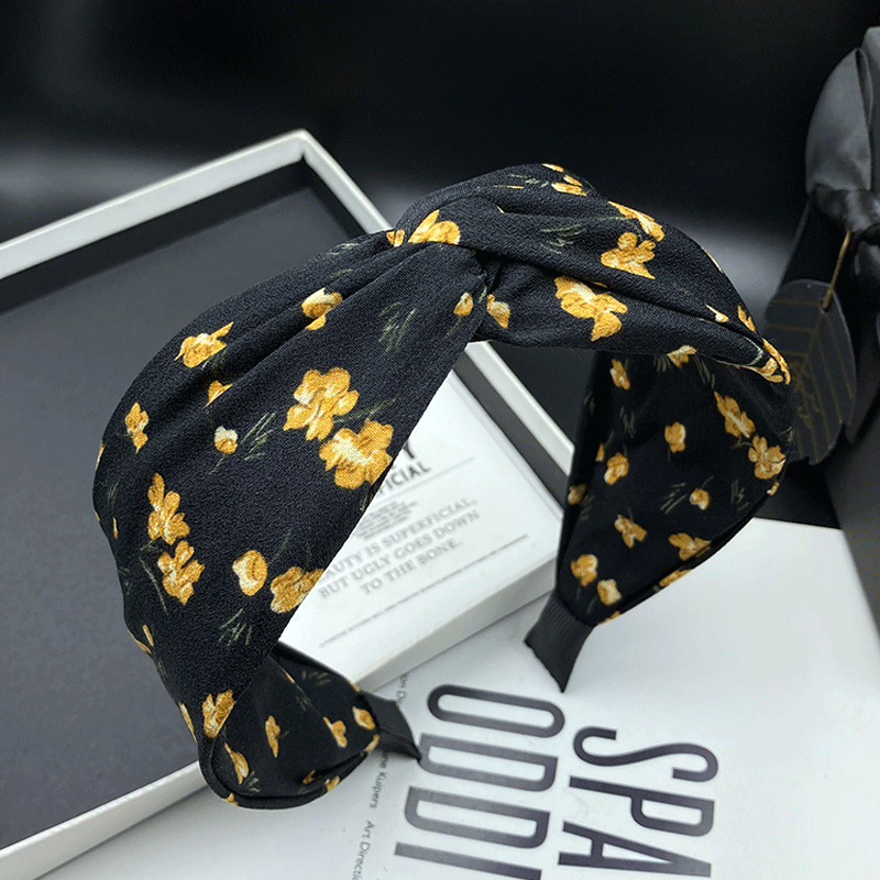 Black hairpin headband, a new fashion for women in 2024, high top, versatile for shopping, wide-edge pressure headband