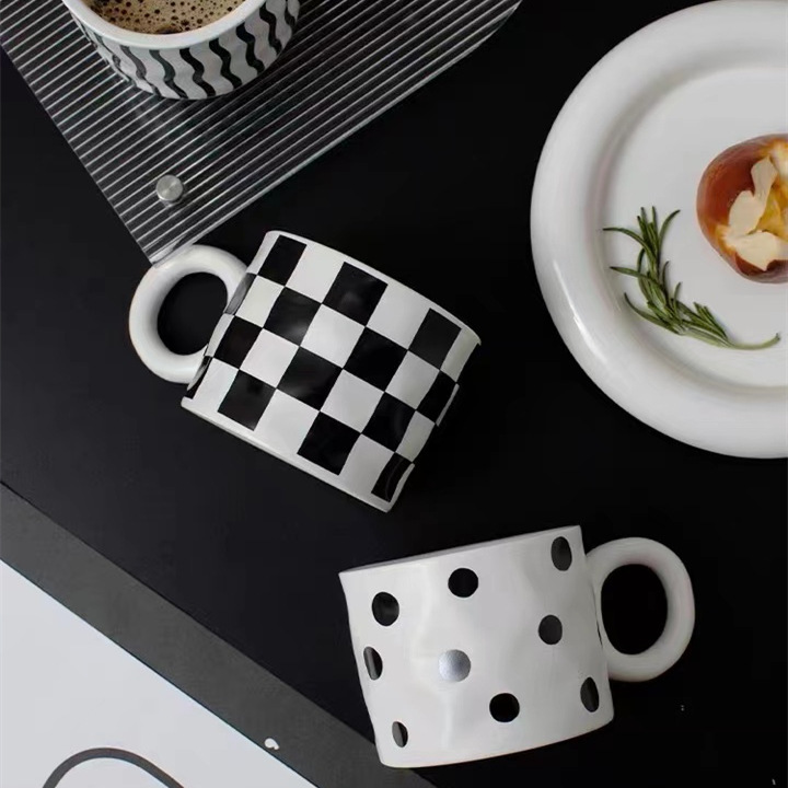 Checkerboard retro mug with lid, ceramic water cup, office women's design sense, niche cup, creative coffee cup Specification image