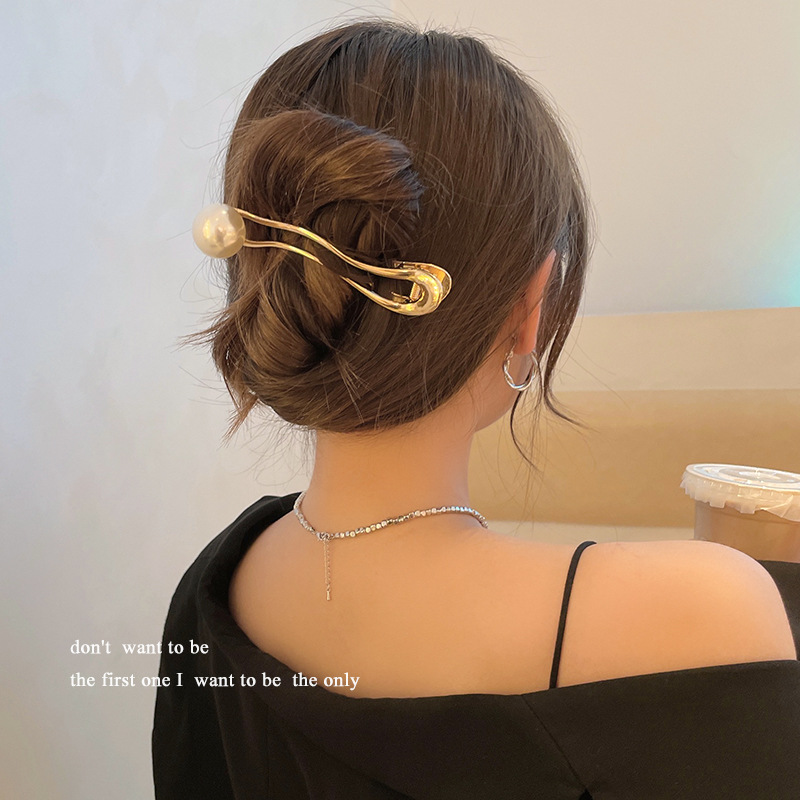 High-end style: Back of the head, pearl one-piece hair clip, summer hair clips, popular hair clips, frog hairpin headwear details Picture