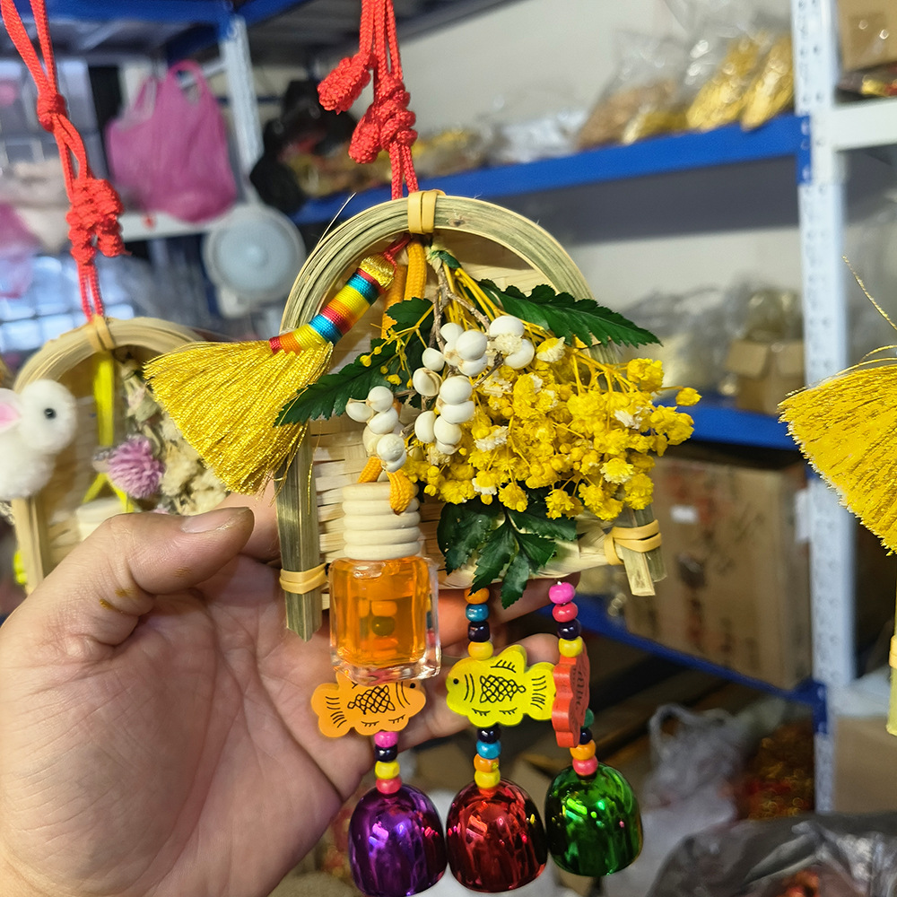 Car perfume, incense pendant, small broom pendant, broom, dustpan, dried flower, rearview mirror, bell pendant Item Picture
