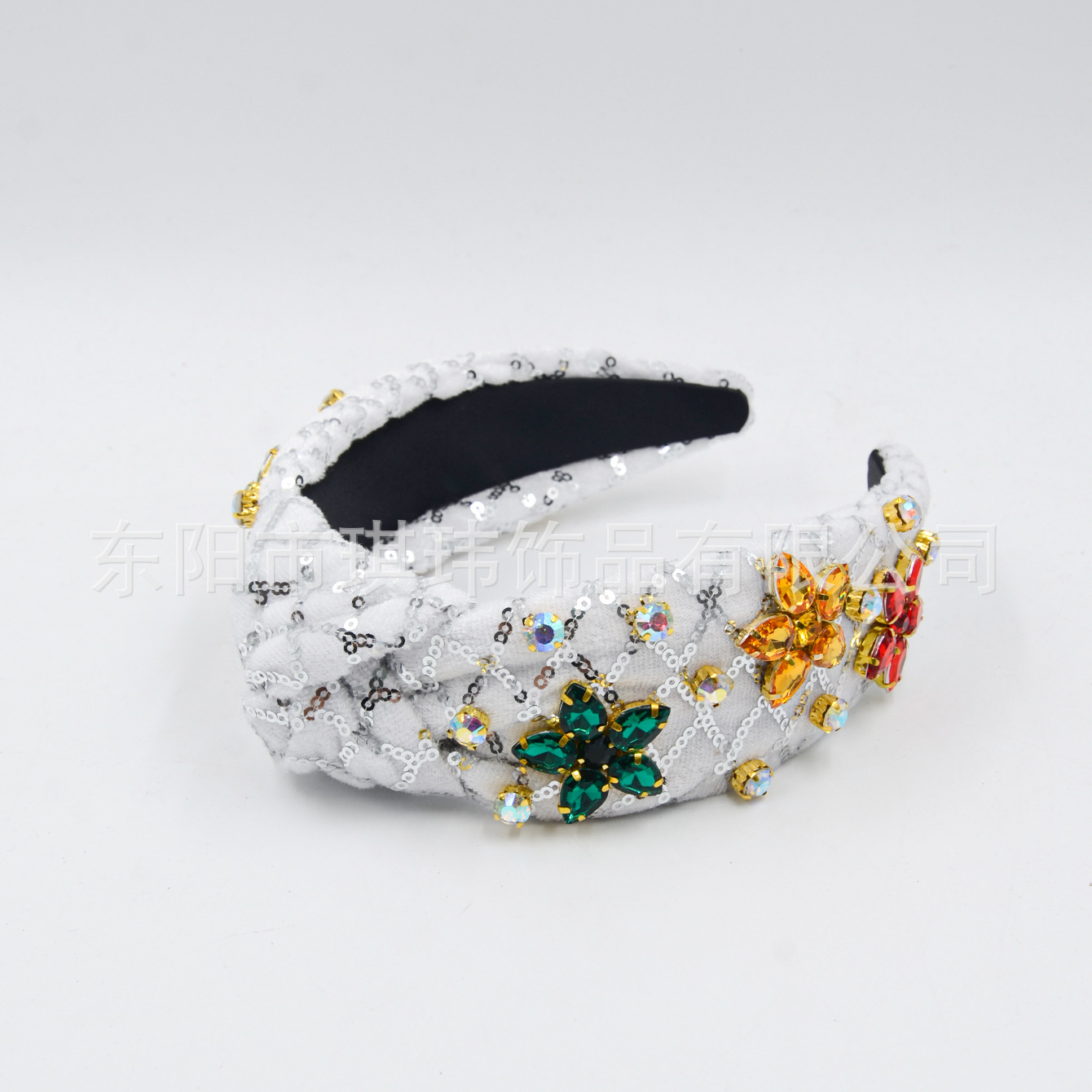 Qiwei Accessories' exclusive new Christmas sequined fabric knot with red, green and yellow floral diamonds wide-edge fashionable hair band for women, factory approved Application Scenario