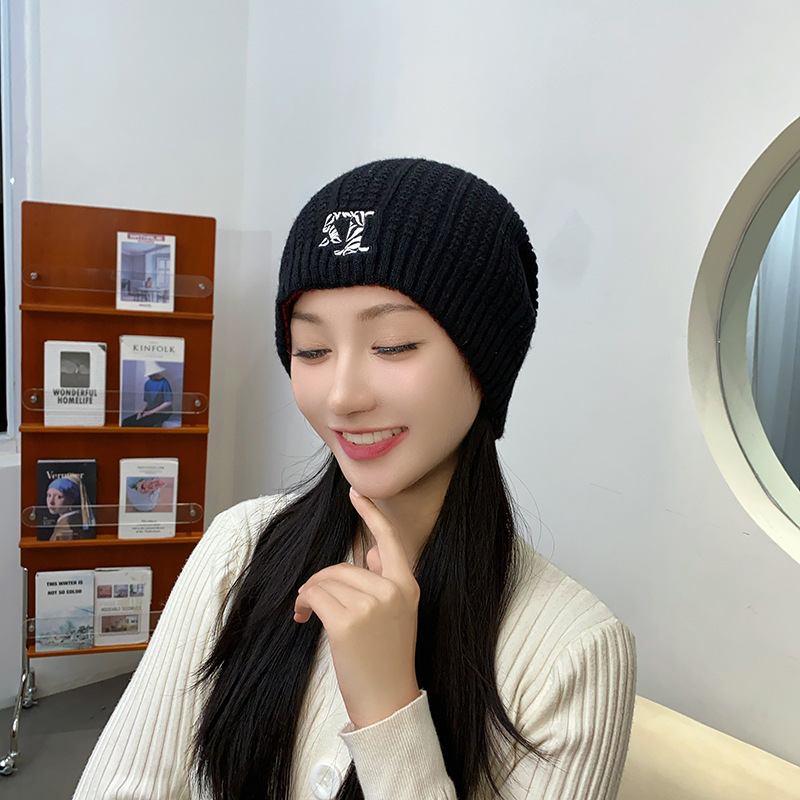 Letter autumn and winter knitted hats, winter warm cold hats, new woolen hats in Korean style, versatile Specification image