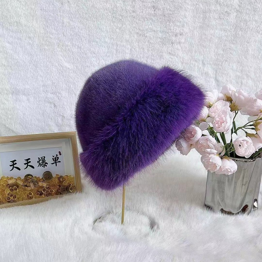 The autumn and winter style of the national trend hexagonal hat is fashionable and stylish. The popular Baita woolen hat for both men and women is in stock and selling well full figure