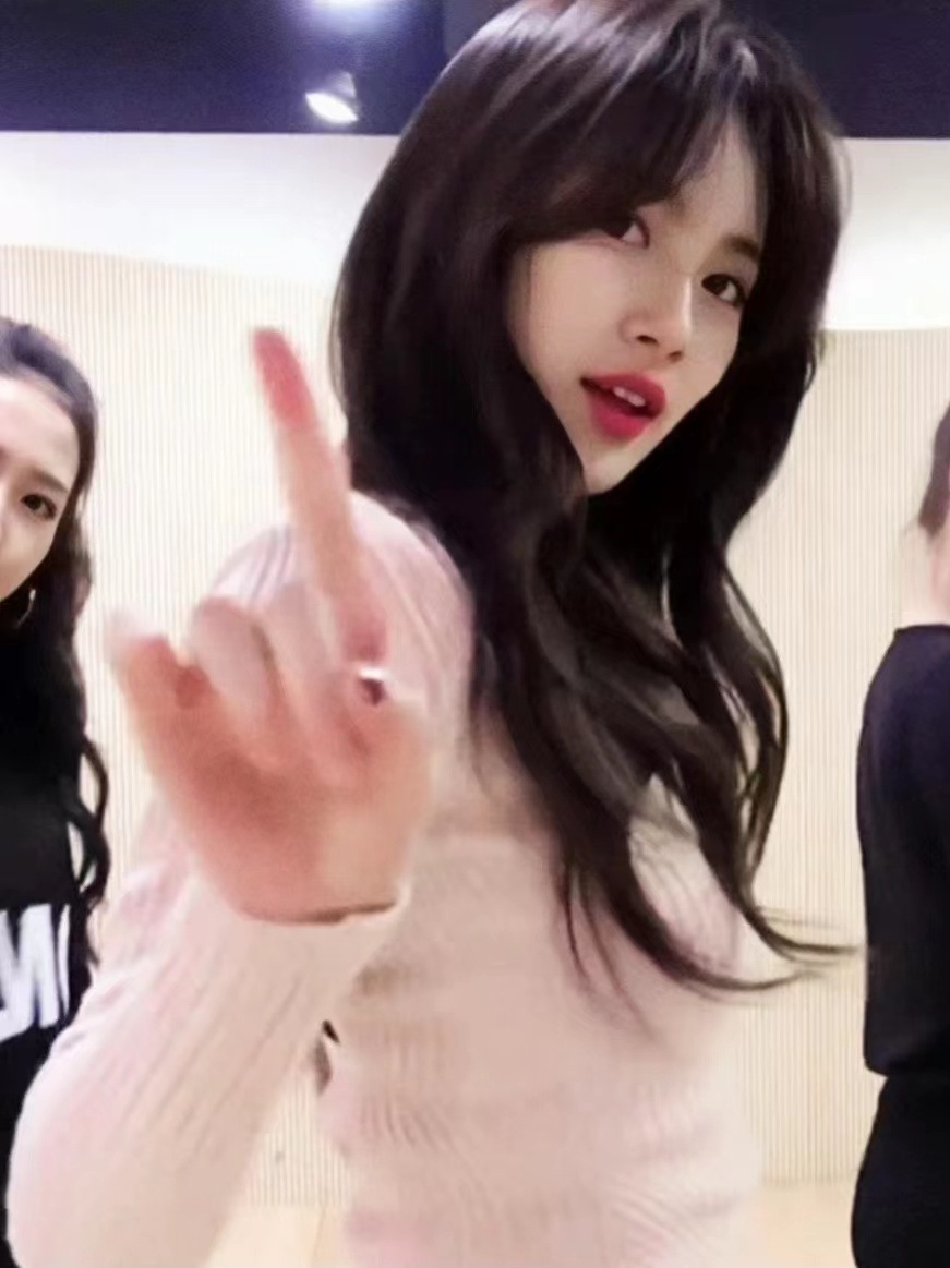 定制春秋款裴秀女智吊带粉色毛衣假两件V领纯欲风打底针织衫2107详情19