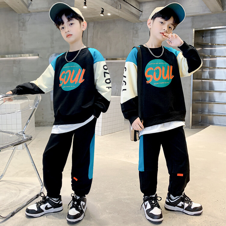 Wholesale of the 2022 new Korean version children's autumn casual hoodie set for middle-aged and young boys Application Scenario