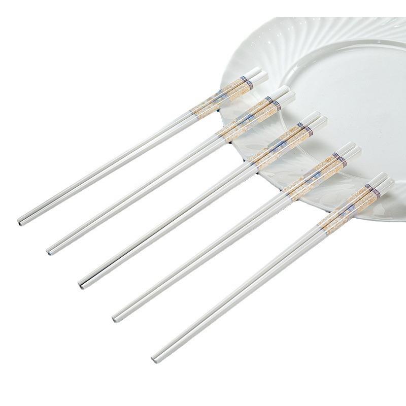 Luowei Jingdezhen ceramic chopsticks are easy to clean, anti-slip, and come in 10-pair sets for household use. They are mold-resistant, shock-resistant, and heat-resistant bone China serving chopsticks Item Picture
