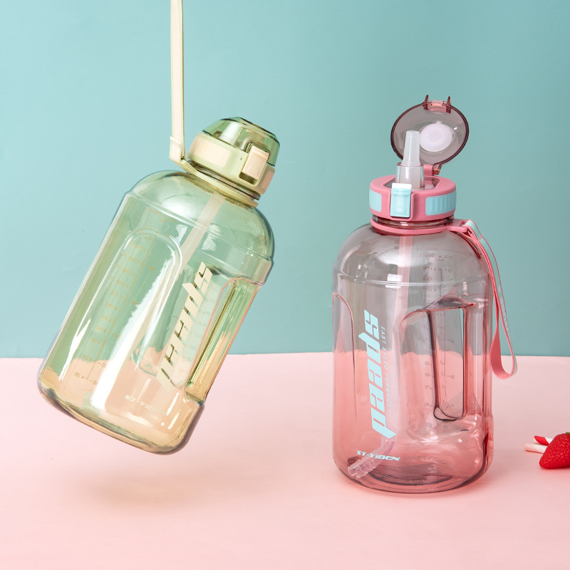 Billion Large Capacity Plastic Cup Simple General Sports Large Kettle With High Temperature Temperate Straw Summer Net Red Water Cup Application Scenario