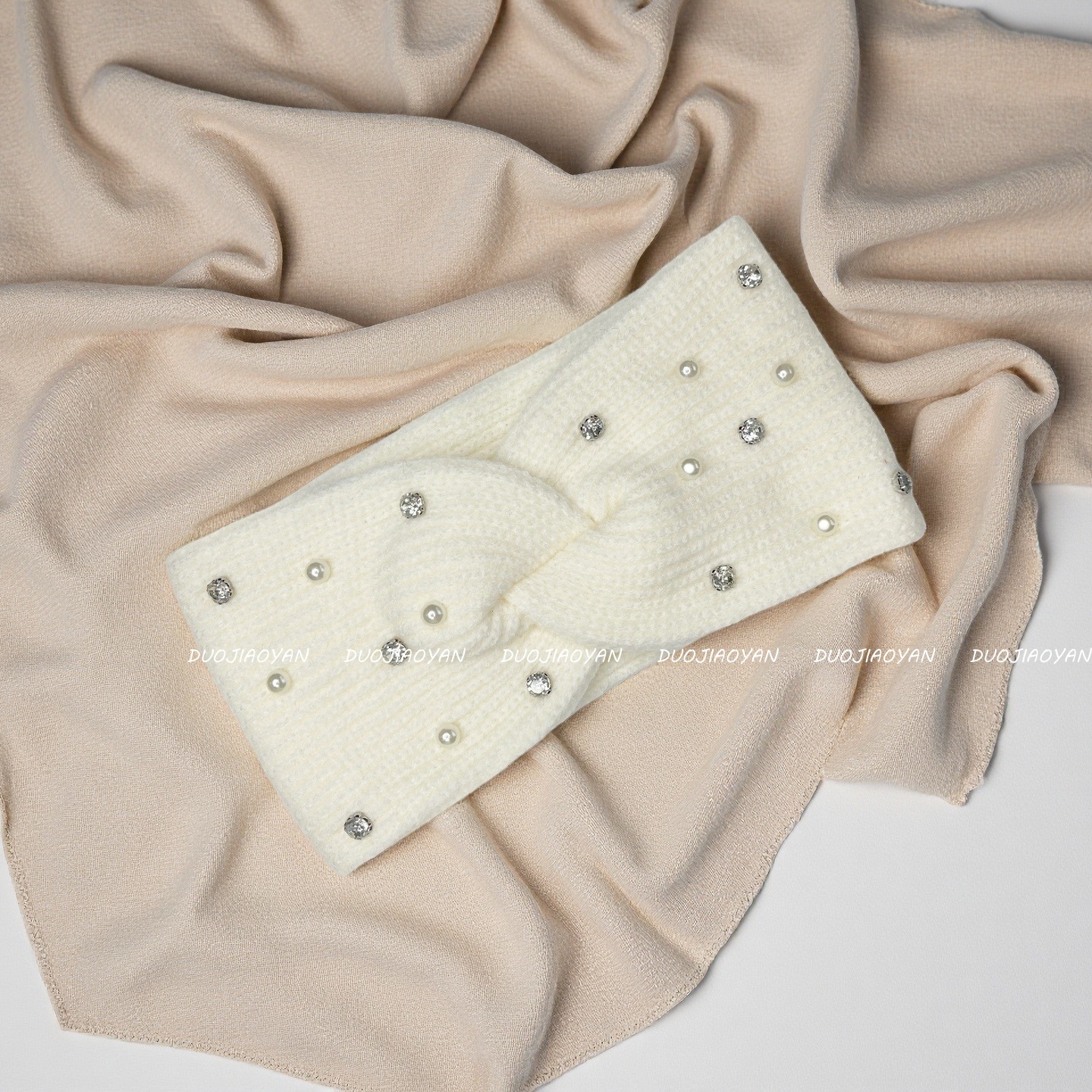 Cross-border autumn and winter fashion pearl woolen hair band, warm knitted cross headscarf, wide edge elastic cold-proof headwear in stock Application Scenario