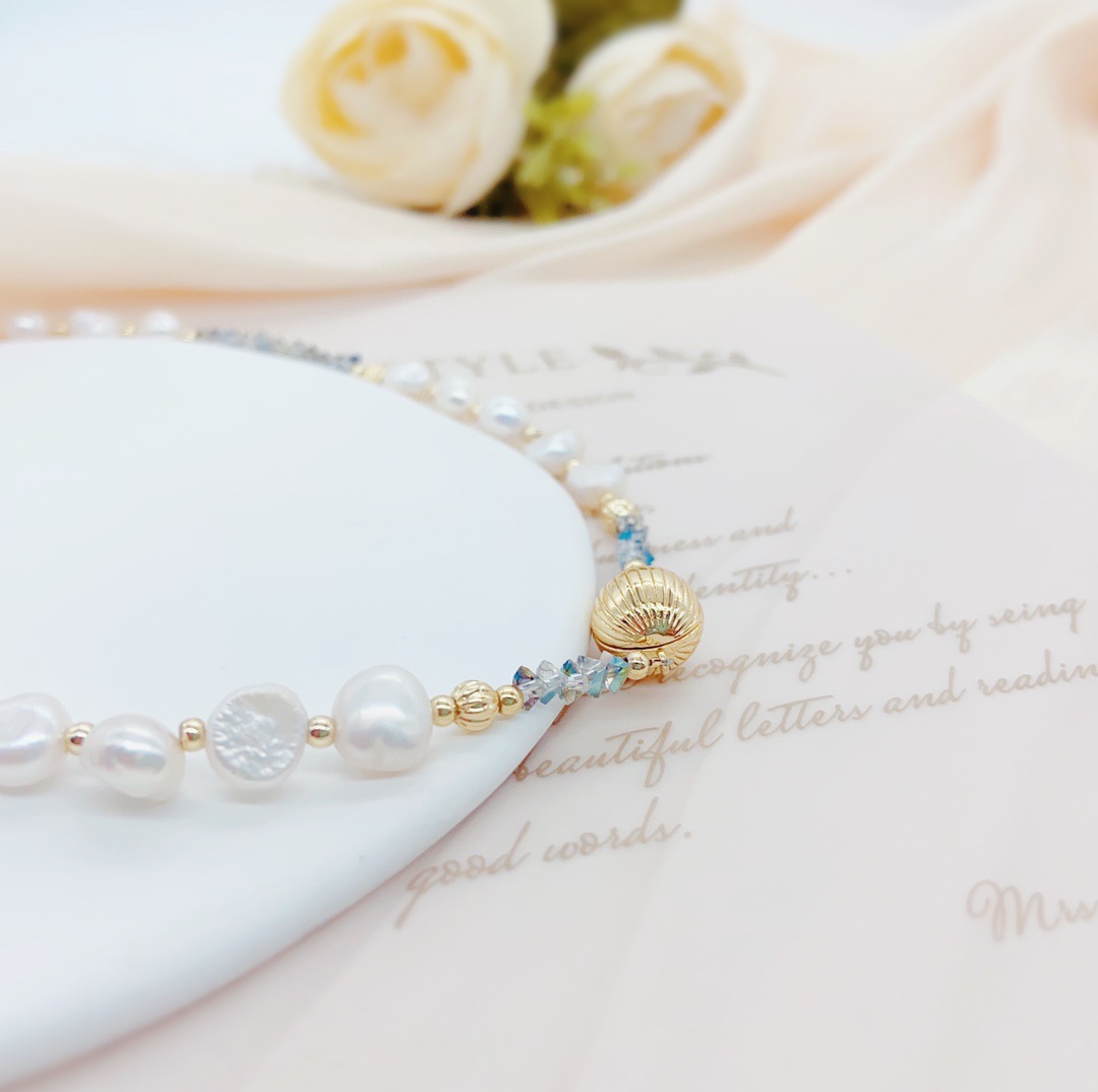 Wear more freshwater pearl necklaces with a magnetic clasp in a trendy punk style Application Scenario