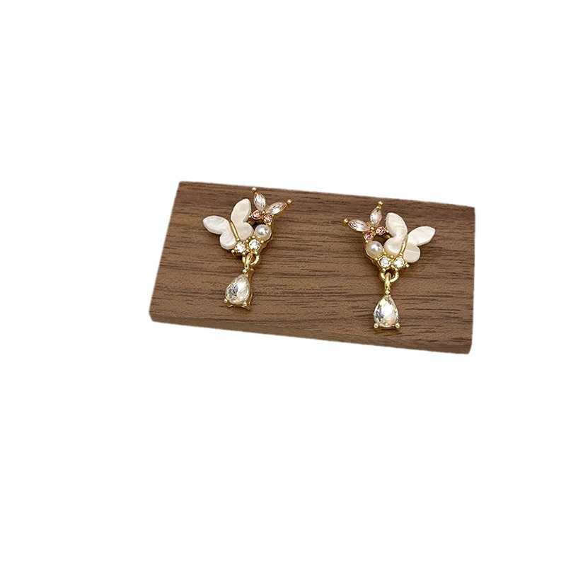 饰品/耳饰/耳钉/福多拉饰佳/珍珠饰品白底实物图