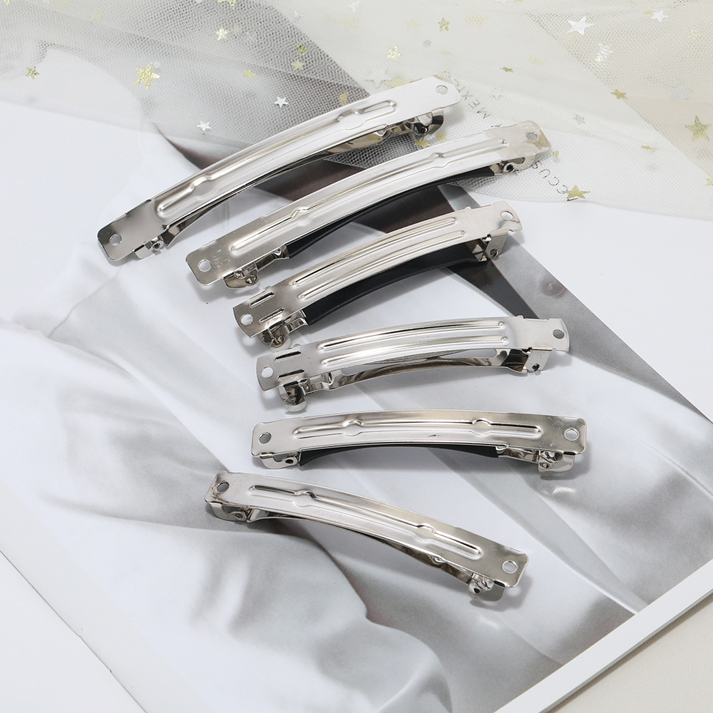 Manufacturers Directly Supply The Korean Version Of Metal Spring Jacket Automatic Clip Diy Bow Hand Hairpin Accessories Wholesale Application Scenario