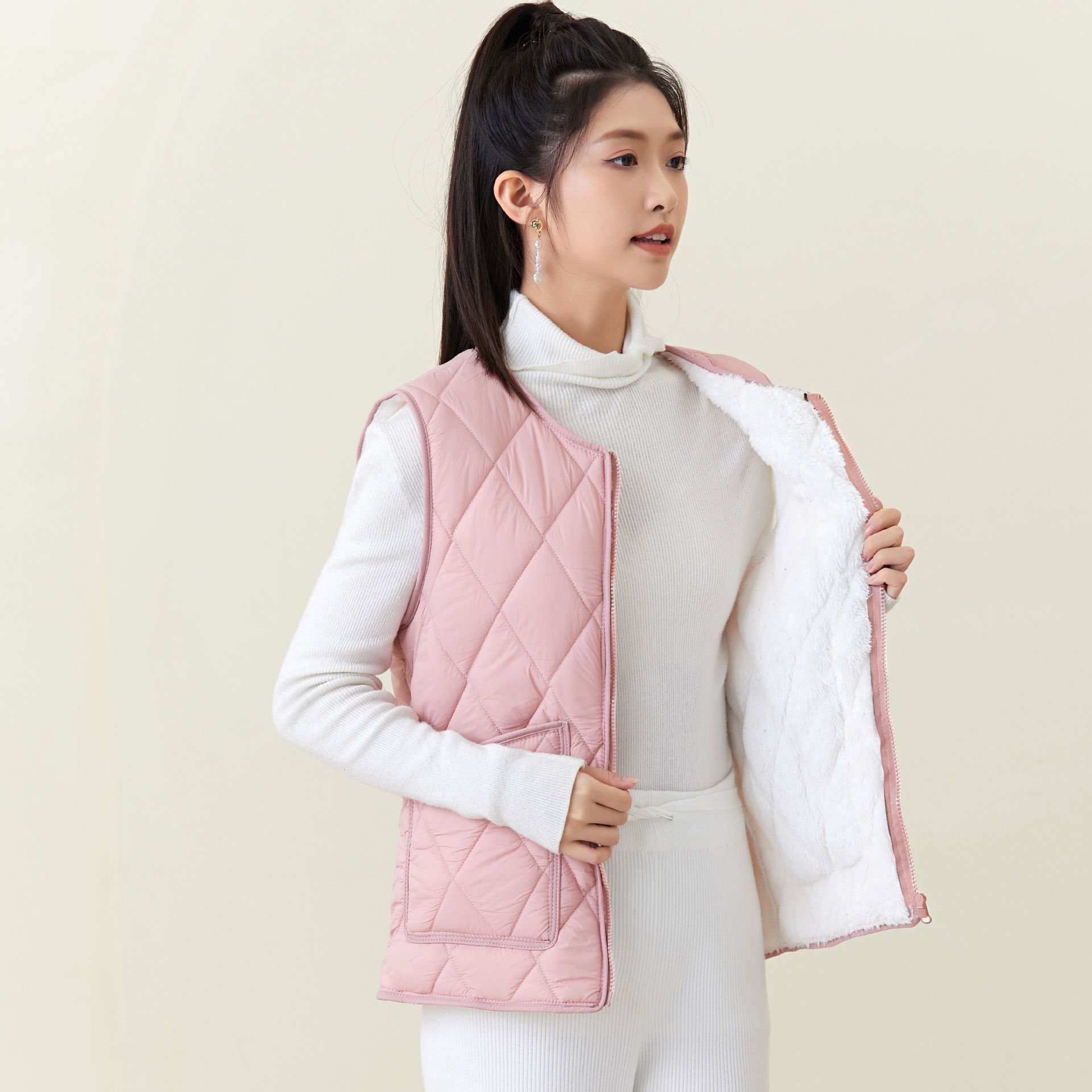 Women's Warm Extra Thick With Velvet Inside With Vest Women's Lamb Hair Zipper Casual Wear Cotton Waistcoat 2402 Application Scenario