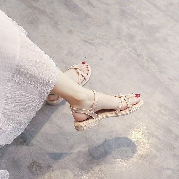 女式凉鞋实物图