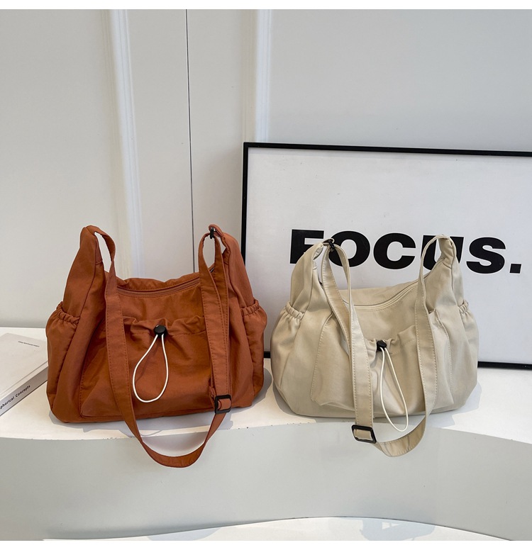 韩版时尚尼龙斜挎包2024新款休闲百搭褶皱单肩包大容量纯色帆布包详情19