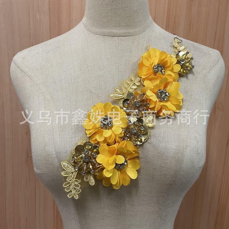 2022 New Handmade DIY rhinestone beading 43cm*9cm floral trim applique Application Scenario