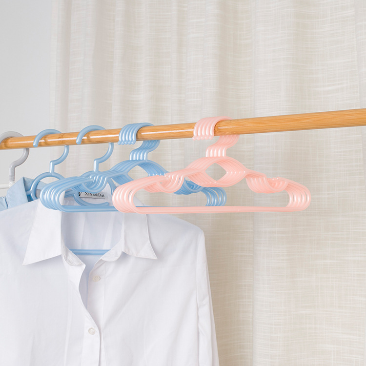 Household Multi-Hook Can Overlap Anti-Slip Clothes Drying Balcony Drying Set Hanger Application Scenario