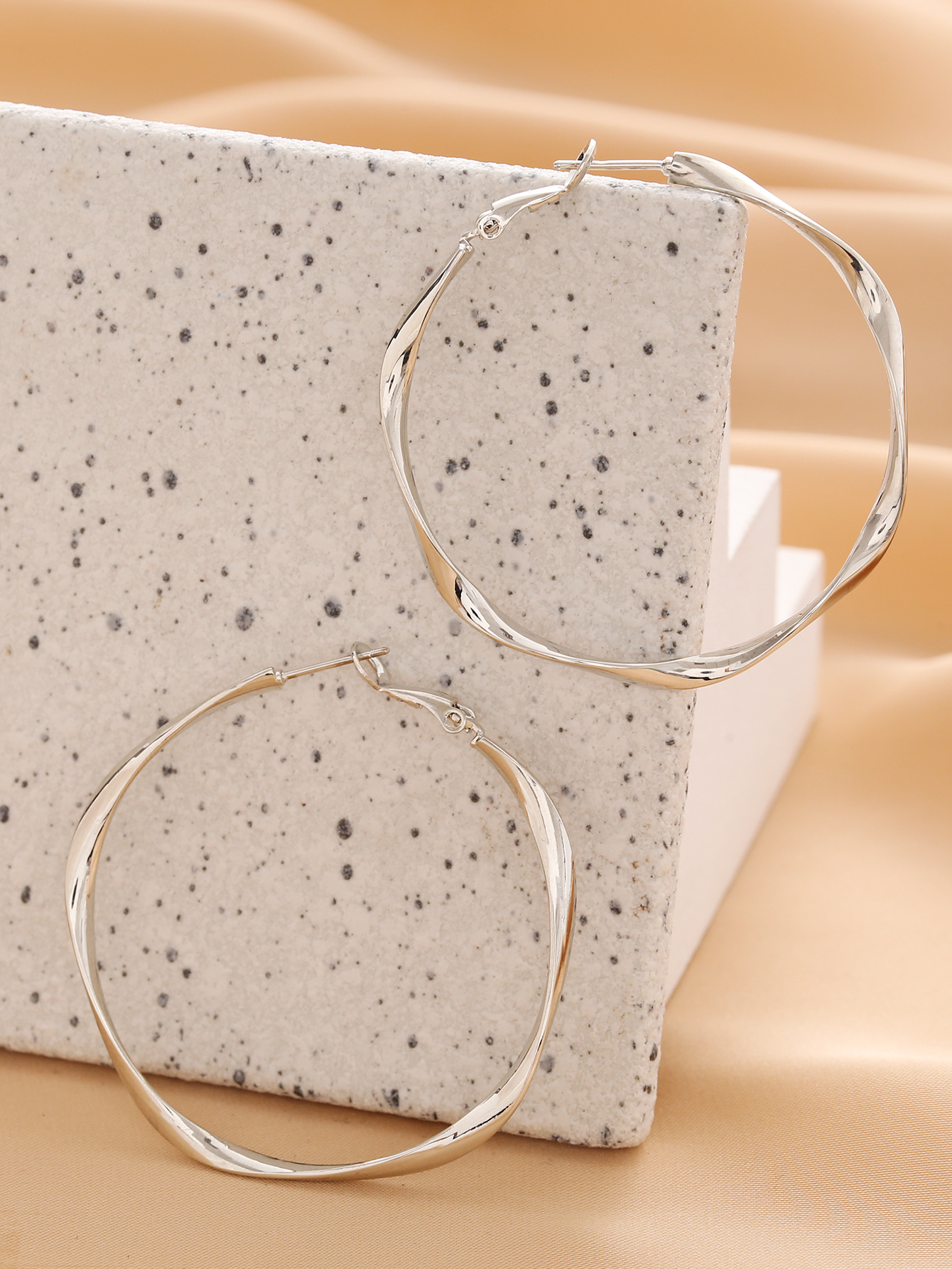 New style of personalized, simple and irregular geometric ring stainless steel earrings for women. Exaggerated circle earrings Specification image