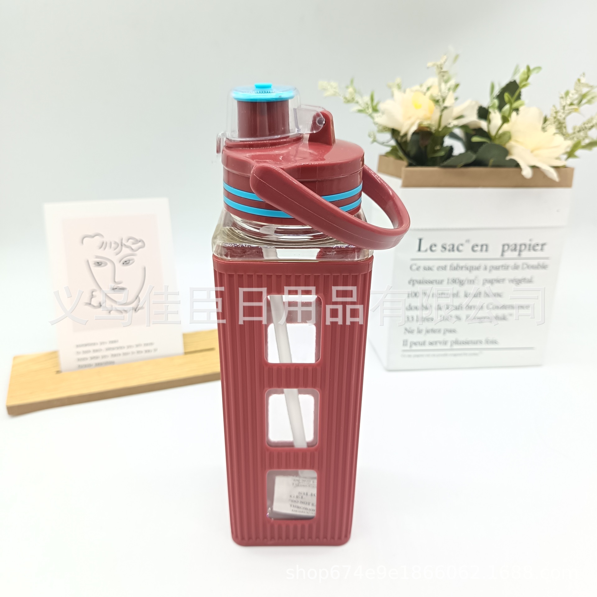 Best-selling sports water bottles for export wholesale, summer large-capacity straw cups, pop-up LIDS, portable hand-held space cups for men and women Application Scenario