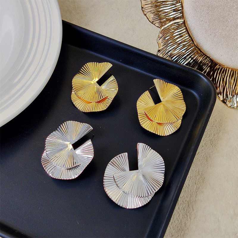 新款扭曲设计时尚耳环个性网红高级感夸张配饰晚宴百搭耳饰品批发