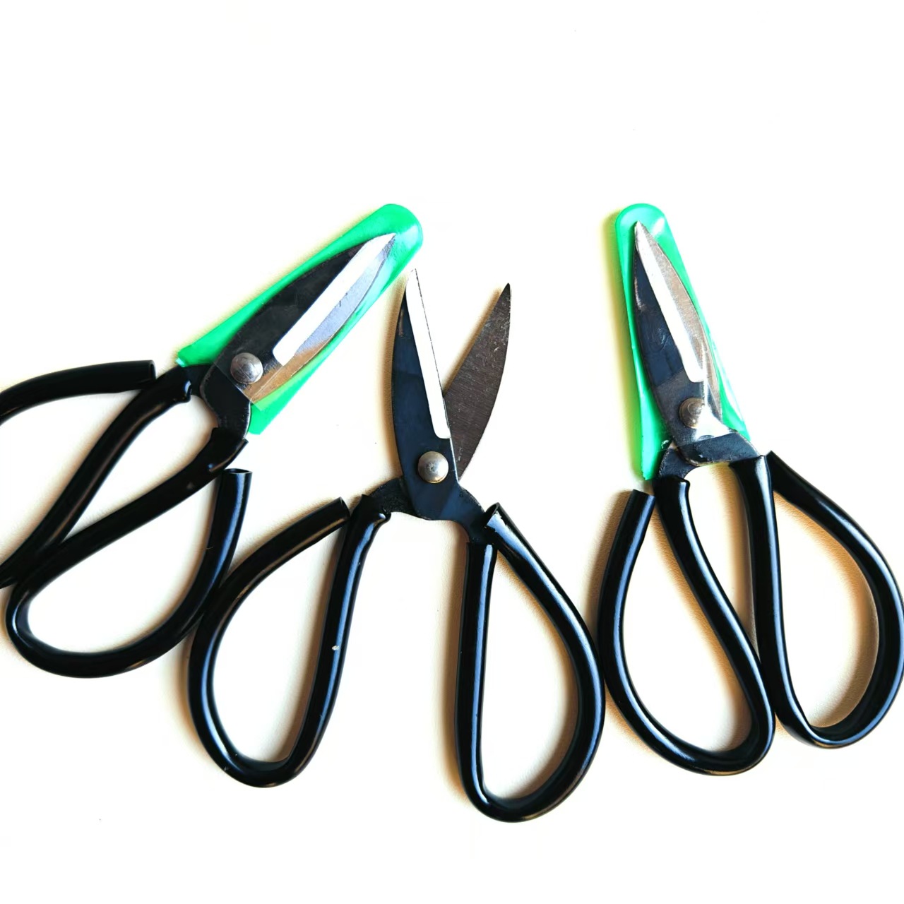 【 Zone 2-8 】 No. 3 Big Head Scissors 100 yuan per box 400 yuan per piece. No. 3 Big Head scissors, domestic fish head scissors, black leather No. 3 Big Head scissors, household black scissors, 2 yuan wholesale supply