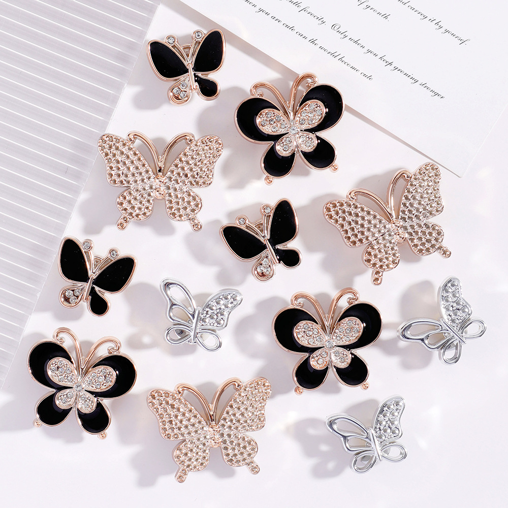 diy Crocs accessories: detachable plastic electroplated shoe buckles, butterfly-shaped, snowflake-shaped clasp decorative accessories Application Scenario