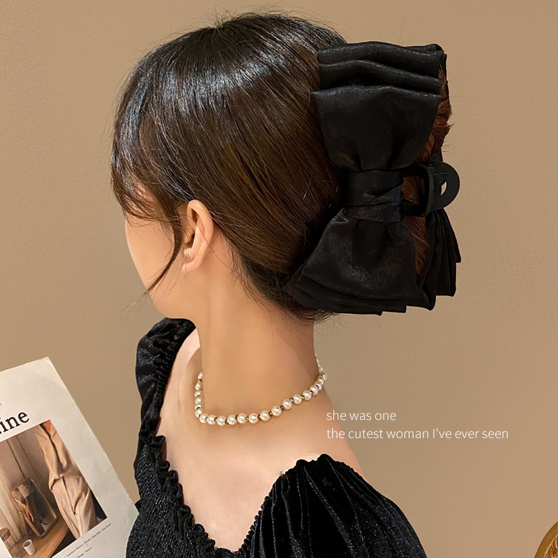 Yiwu accessories bow hair clips, new style hair grips, light luxury and high-end feel, back of the head shark clip hair accessory Application Scenario