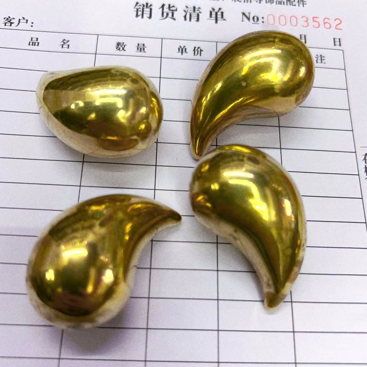 Teardrop-shaped stud earrings for women, European and American smooth metal beans, ins, simple and versatile, light luxury and high-end ear accessories