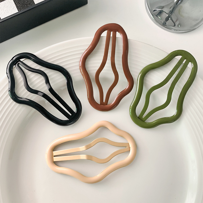 New cloud-shaped hollowed-out hair bb clip, forehead bangs clip, one-line side clip, headwear, candy-colored girl Specification image