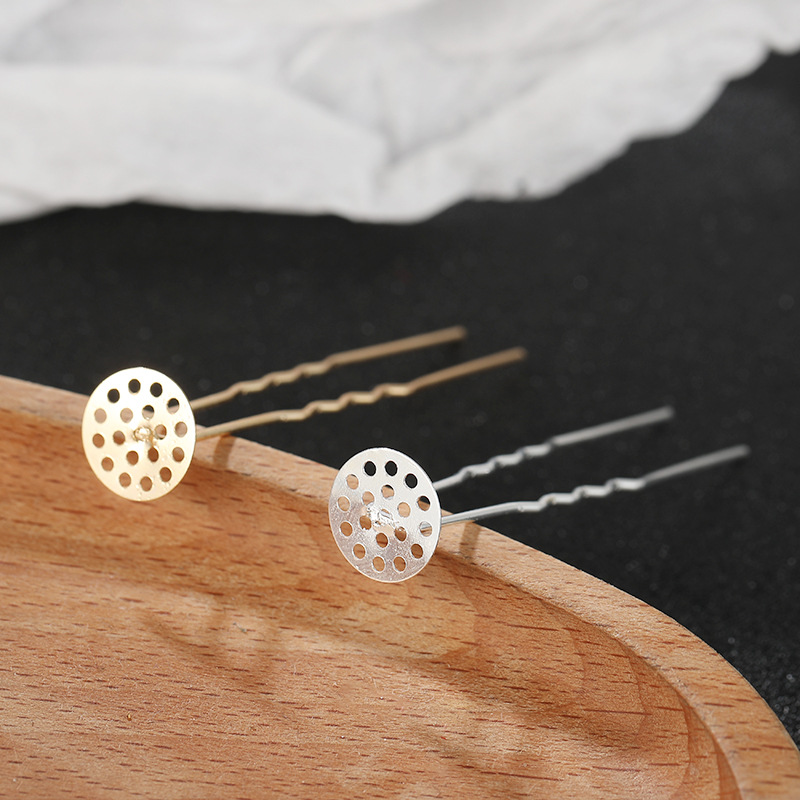 New style double-strand U-shaped hairpins with holes, retro and simple DIY hairpins, hairpins, hairpins, headwear and accessories wholesale Application Scenario