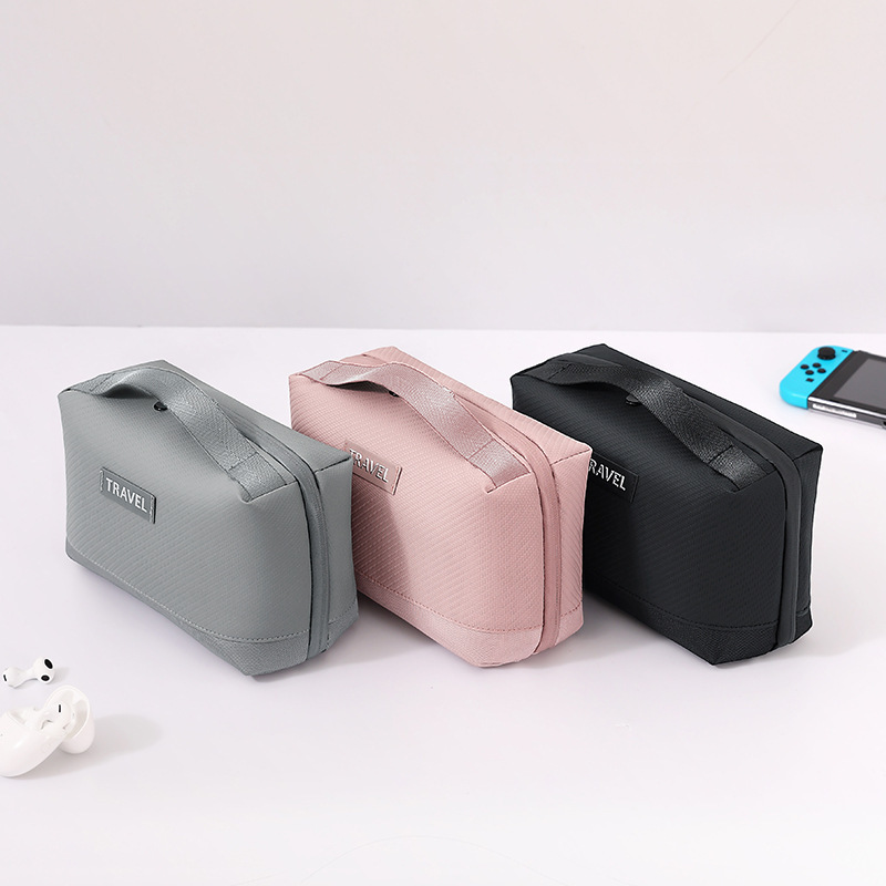 The new data cable storage bag, mouse, headphones, digital accessories storage bag, travel toiletries and makeup bag are all portable details Picture