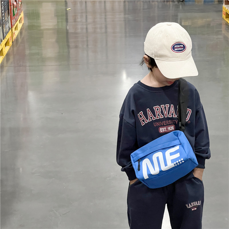 A trendy and cool children's bag, a fashionable crossbody bag for boys in 2025, a trendy and stylish accessory bag for girls and babies going out Specification image