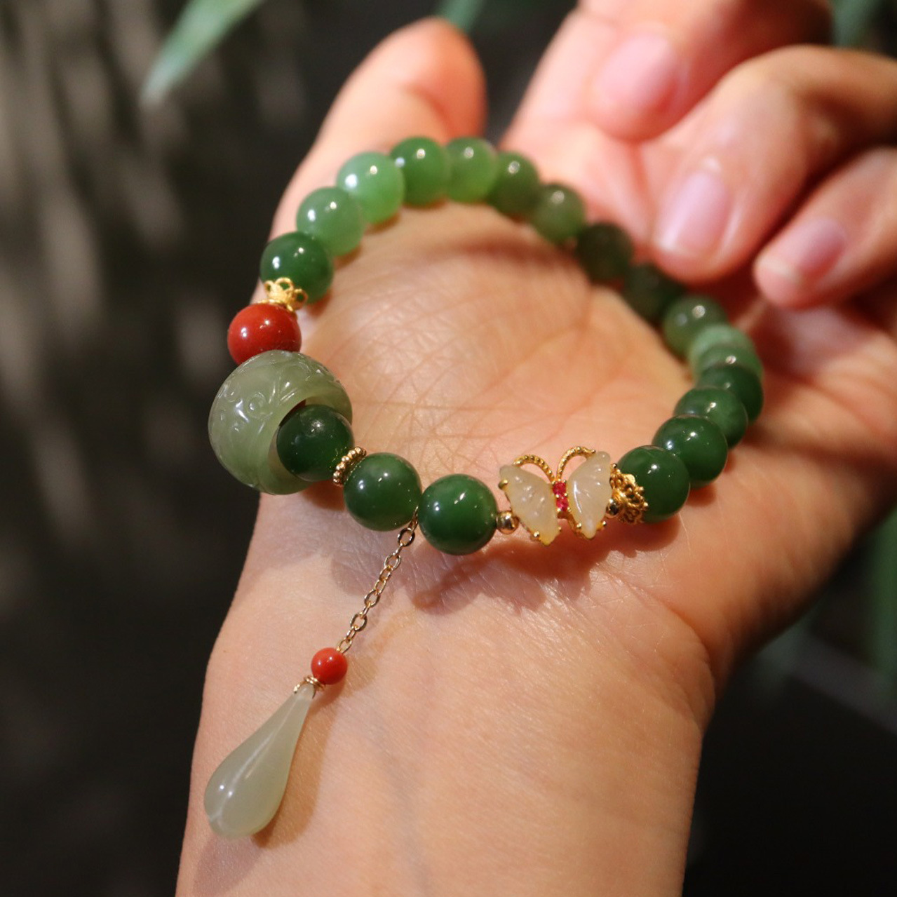 Ancient-style jade butterfly bracelet and Tian jade running ring magnolia flower pendant bracelet, original design of ethnic style bracelet details Picture