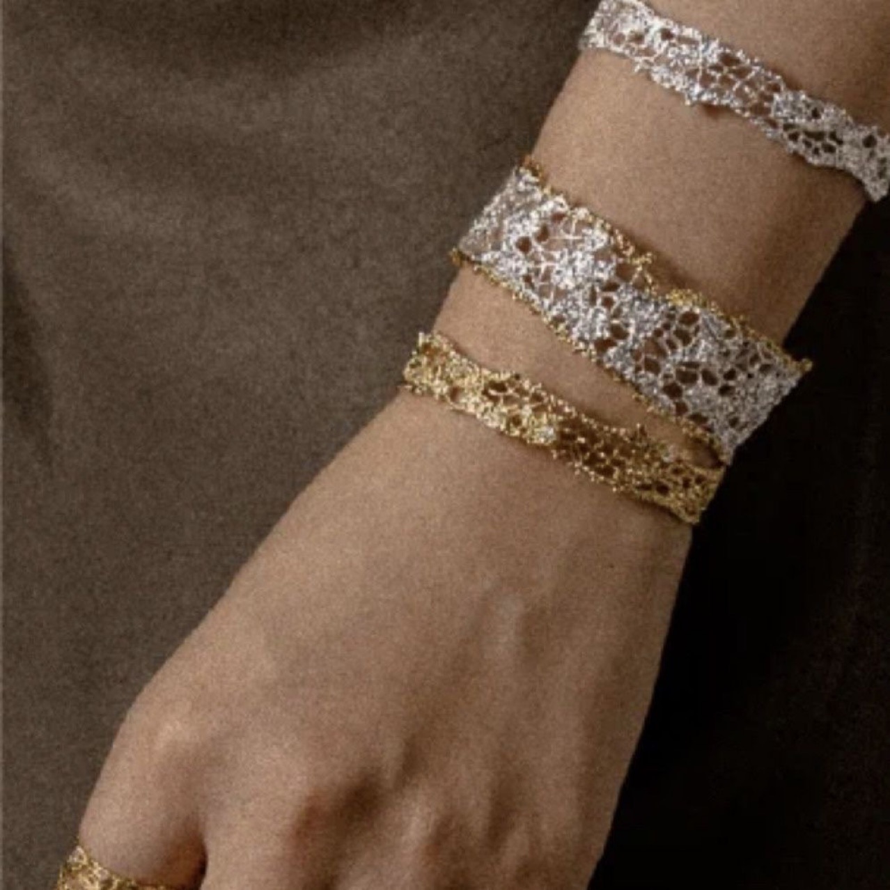 Dong Jie's same style [New Product Launch] Levi's Lace Series, elegant and versatile lace adjustable opening bracelet Application Scenario