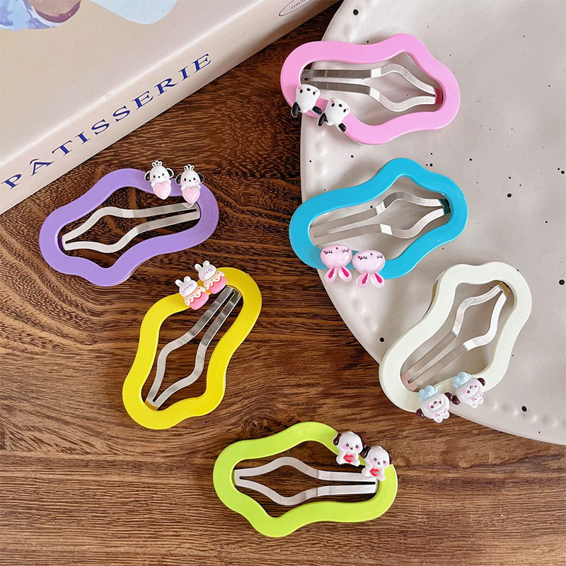 New cute candy-colored cartoon cloud hair clips, children's fashion and versatile side bangs hair clips and hair accessories Application Scenario
