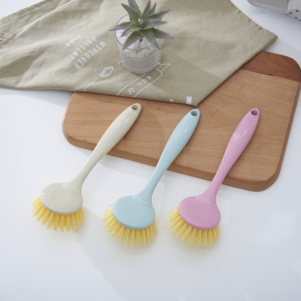 The plain wheat straw multi-functional brush for washing POTS is a bestseller in Yiwu. It is a plastic cleaning brush from Huangyan details Picture