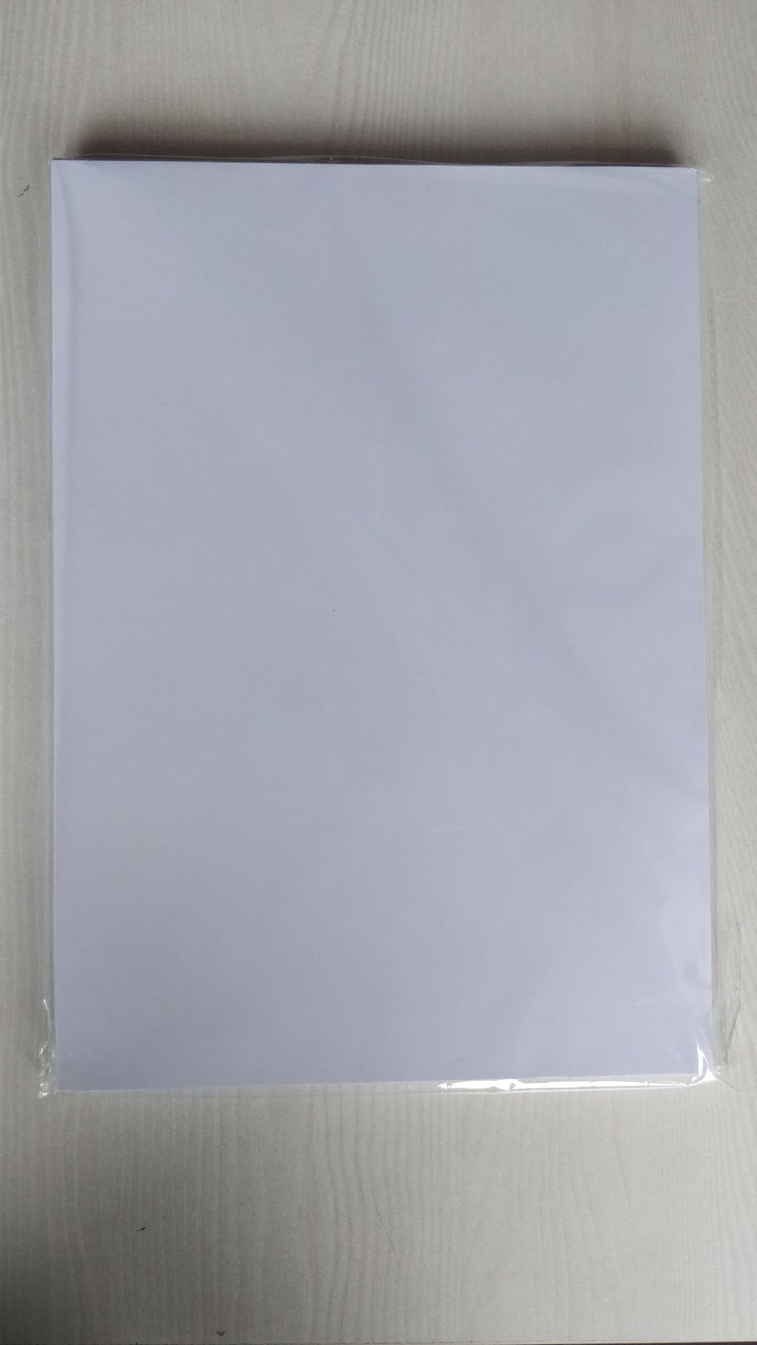 Wholesale 135g self-adhesive high-gloss photo paper, factory high-gloss self-adhesive paper, A4 customized, A3 self-adhesive color spray photo paper Application Scenario