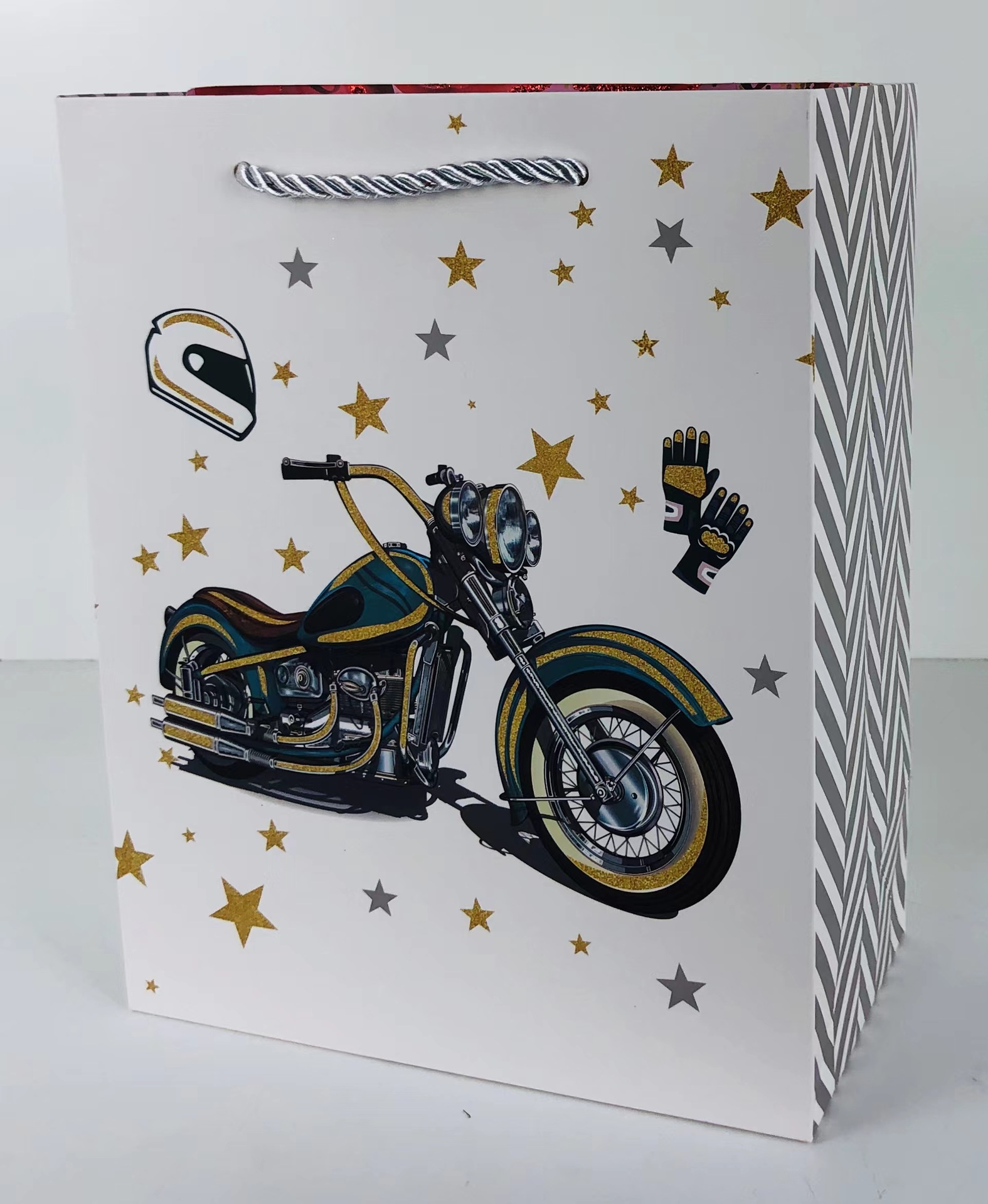 Baisite Packaging's in-stock cartoon white card paper birthday men's personalized and fashionable in-stock paper box gift bag Specification image