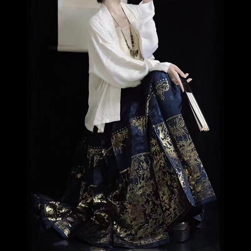 A complete set of new Chinese-style daily Ming-style Hanfu tops with printed horse face skirts, weighing 200 pounds Specification image