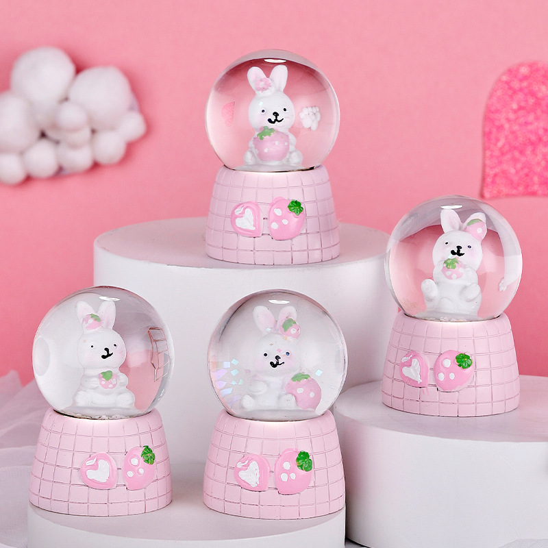 可爱卡通草莓兔子发光水晶球批发创意水球摆件礼品雪花玻璃球礼物（价格面议）图