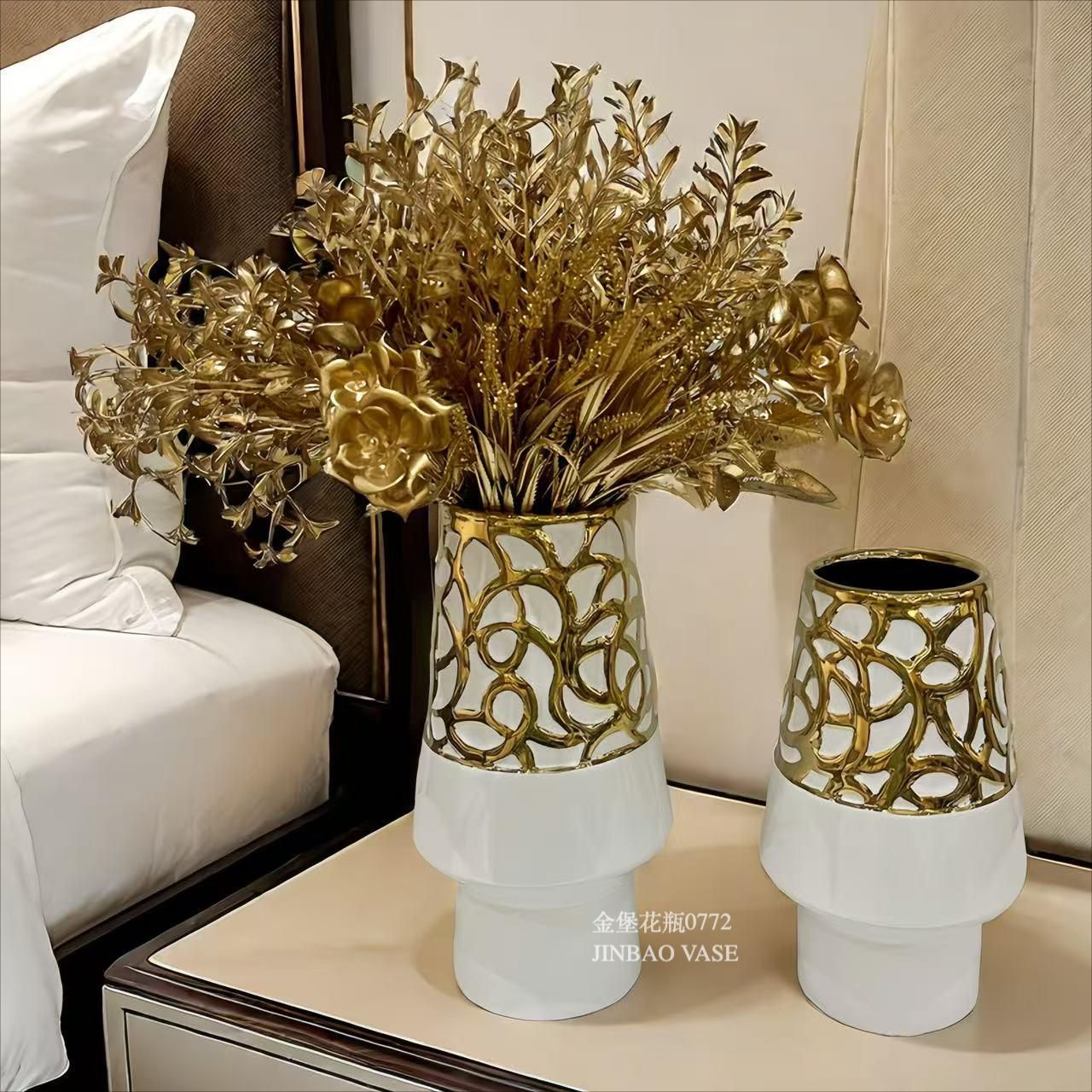Cross-border flower vases, electroplated gold ceramic small vases and flower arrangements, European-style simple home decoration ornaments, desktop handicrafts Application Scenario