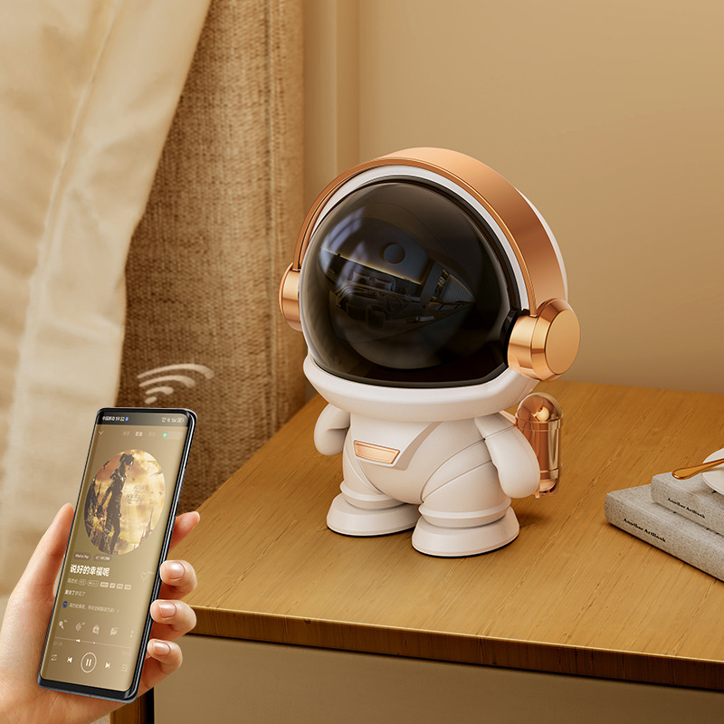 New Astronaut creative Bluetooth speaker, desktop student seven-color light subwoofer, outdoor small speaker, portable gift details Picture