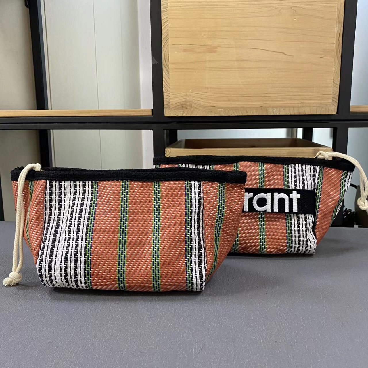 The New Manufacturer Directly Supplies Mar Straw Woven Storage Bag Zipper Makeup Bag Holding Bag Inner Liner Bag In Bag Item Picture