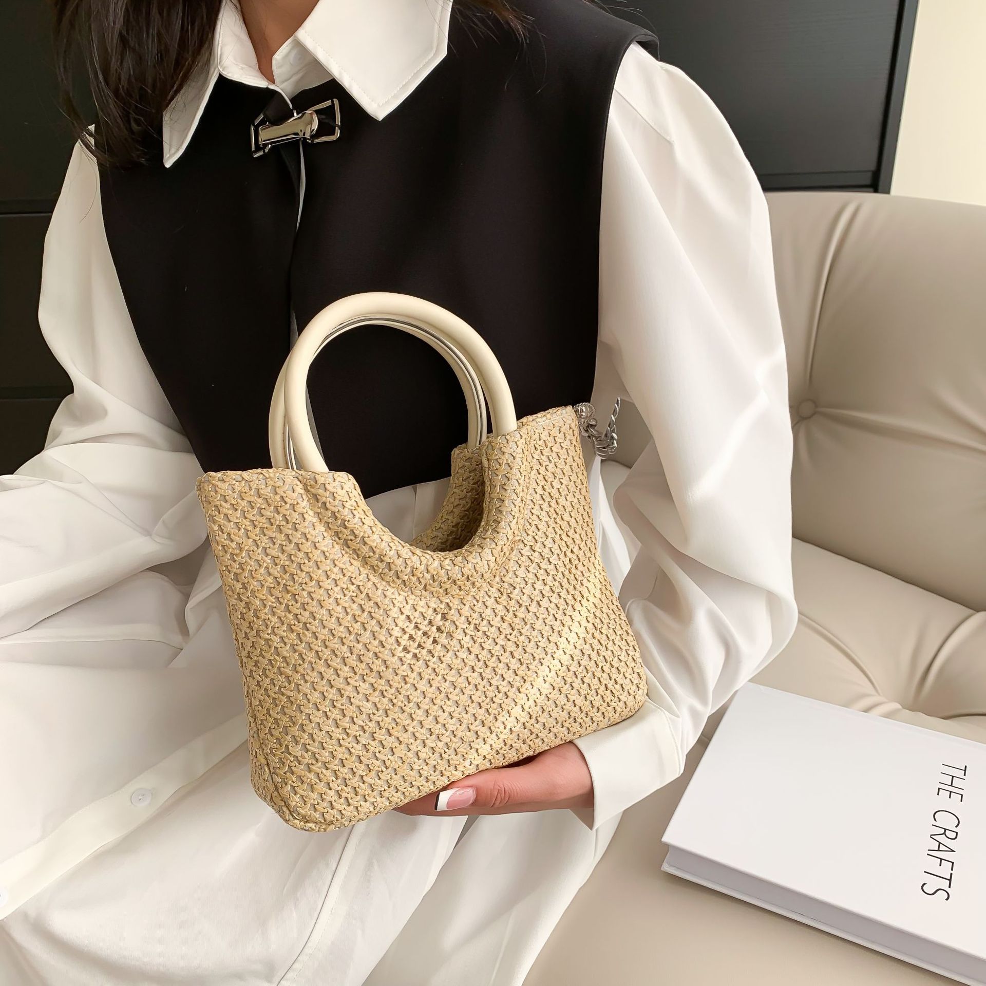 Corea del Sur ins handwaven bucket bag verano 2023 nueva gran capacidad de hierba tejida una sola bolsa de hombro bolsa de playa junto al mar