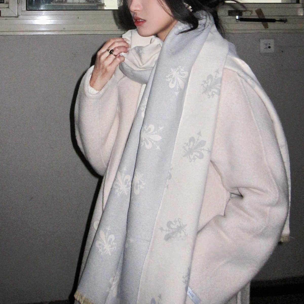 围巾/丝巾女长款百搭/穆斯林头巾/薄羊绒围巾/丝巾女长款时尚细节图