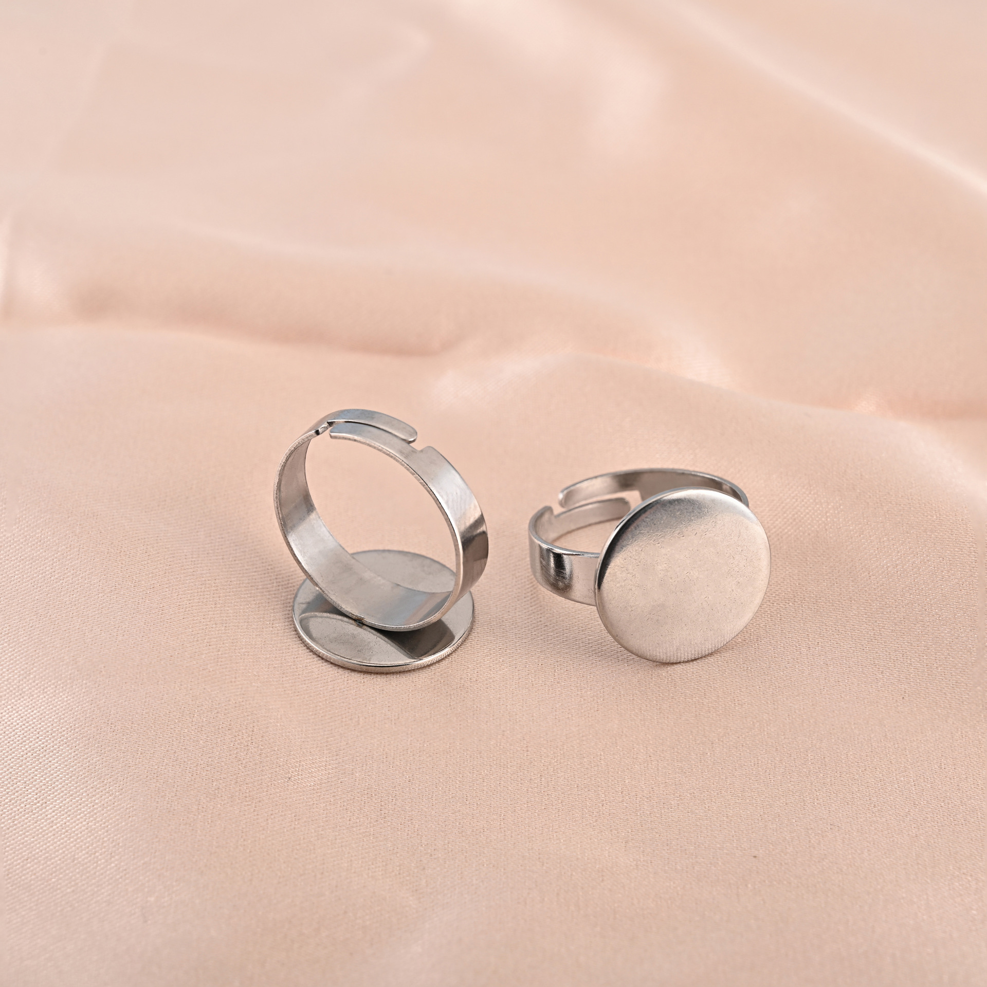 Factory wholesale stainless steel flat gemstone base trays, stone ring holders, cross-border jewelry supply, ring accessories Specification image