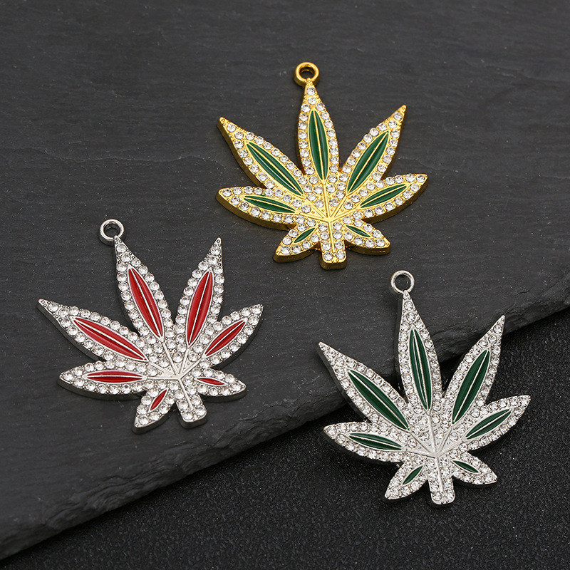 Personalized punk hip-hop jewelry necklace, oil painting, diamond inlay, alloy large maple leaf pendant, material
