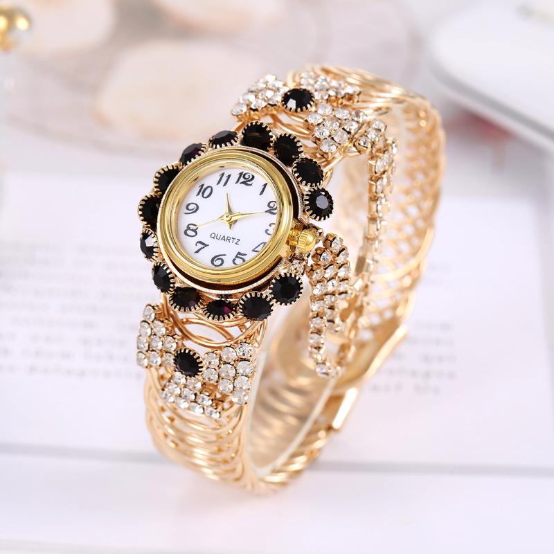 Douyin's new Korean version ladies' diamond-encrusted quartz watch with a fashionable alloy bracelet is available for wholesale in stock Application Scenario