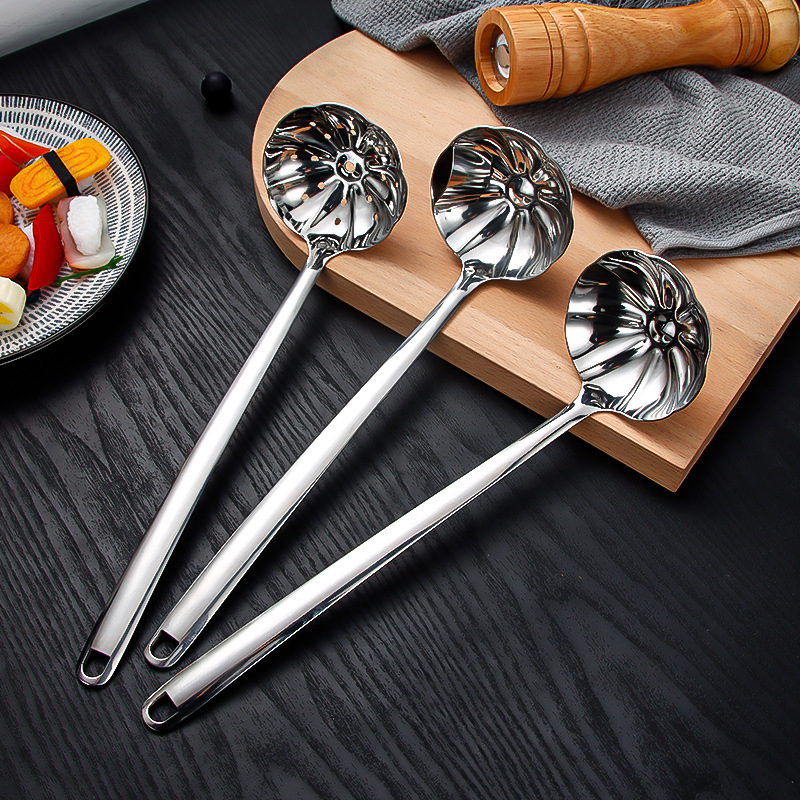 304 stainless steel soup spoon, soup strainer, thickened kitchen hot pot strainer, creative national trend lotus oil separator strainer details Picture