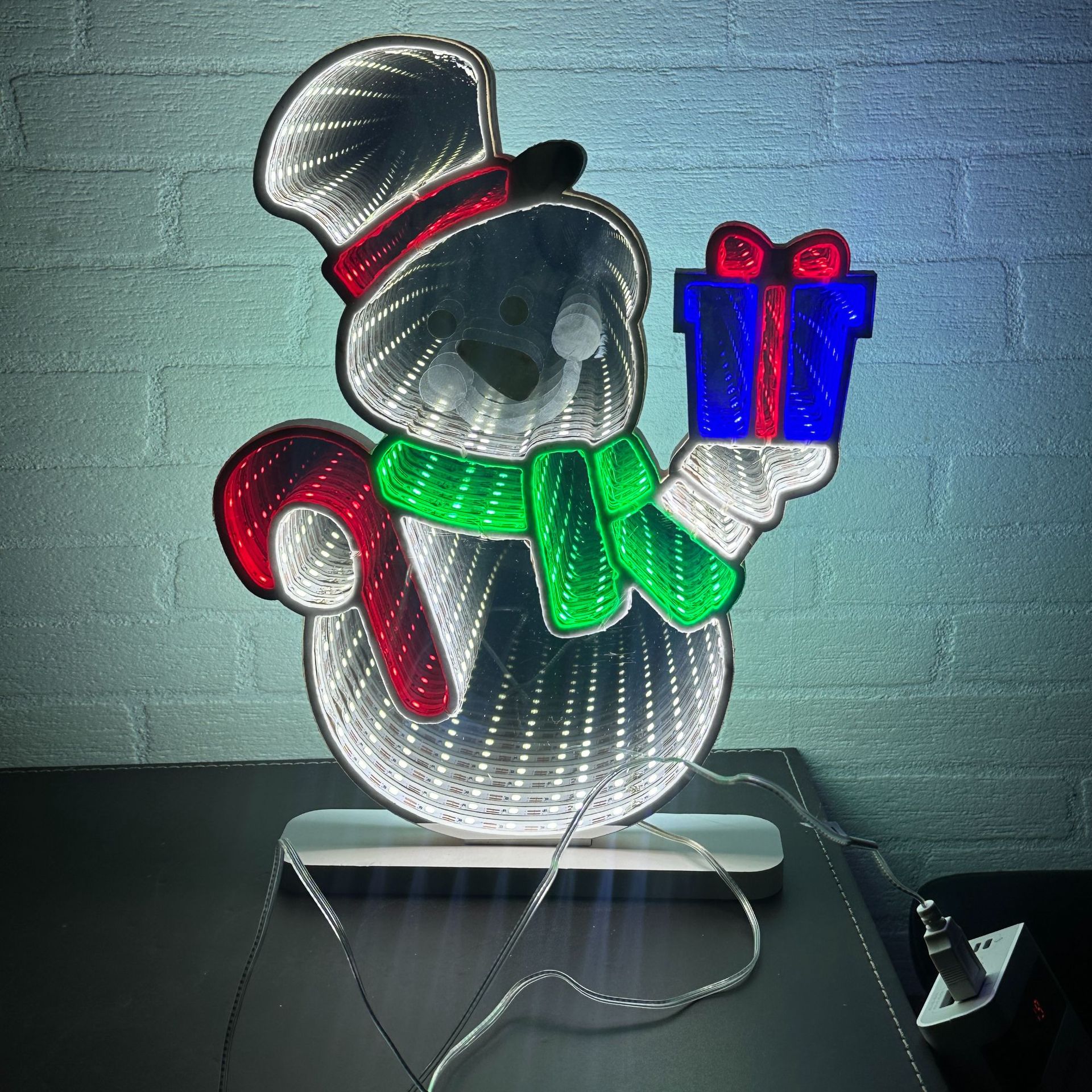Cross-border foreign trade led neon light snowman Christmas gift Mirror bar Amazon temu hot-selling atmosphere decoration details Picture