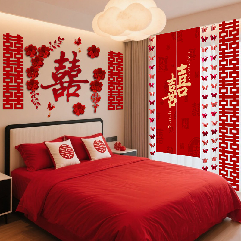The wedding room is decorated in a hotel. The bedside of the bride's bedroom is decorated to create an atmosphere in the newlywed room. The background wall is decorated with a latte art set Specification image